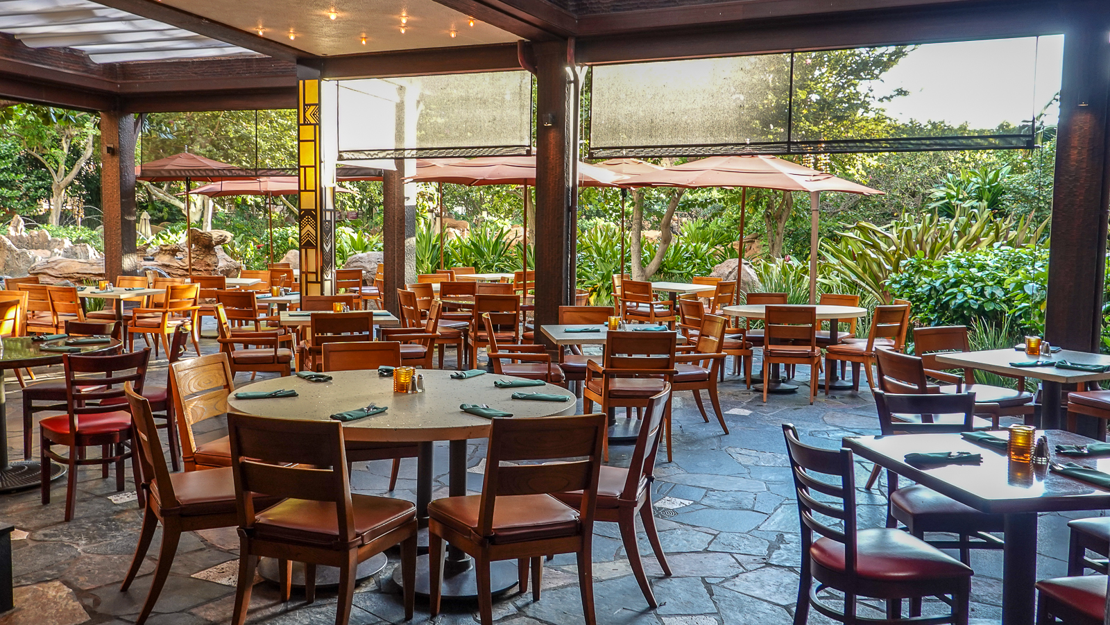 Aulani's Makahiki Restaurant  |  A Restaurant with Round Tables and Chairs