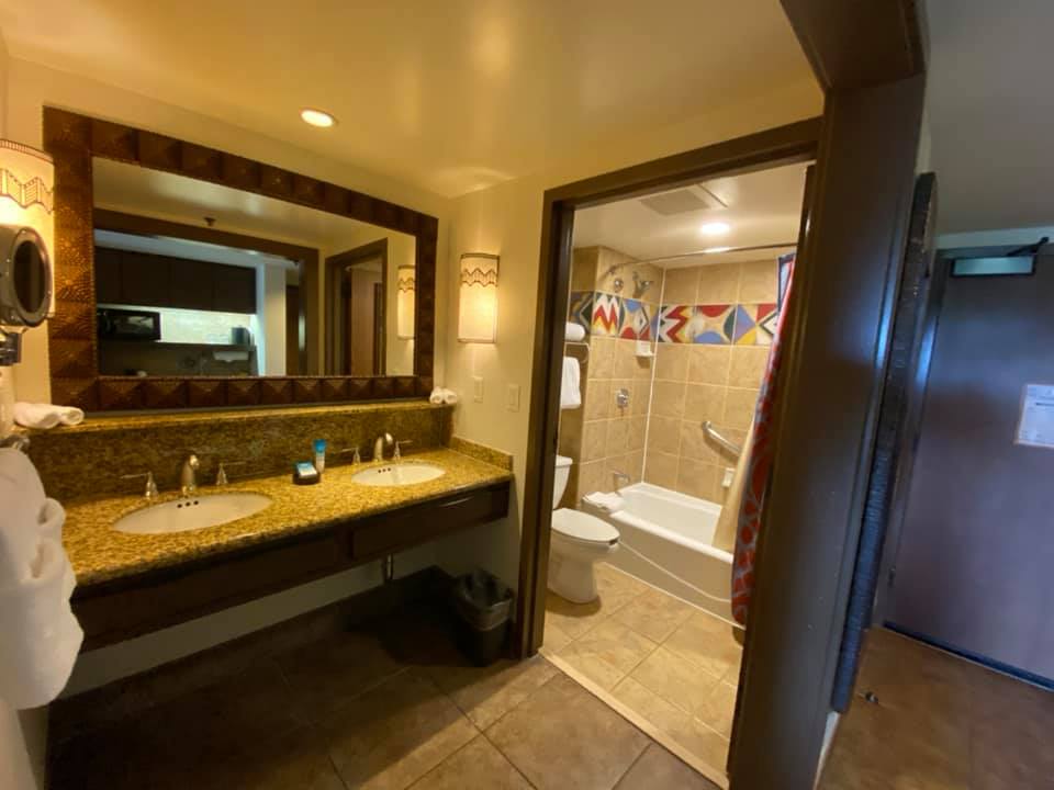 Jambo House Deluxe Studio | Bathroom With Bathtub and Toilet and Wash Area