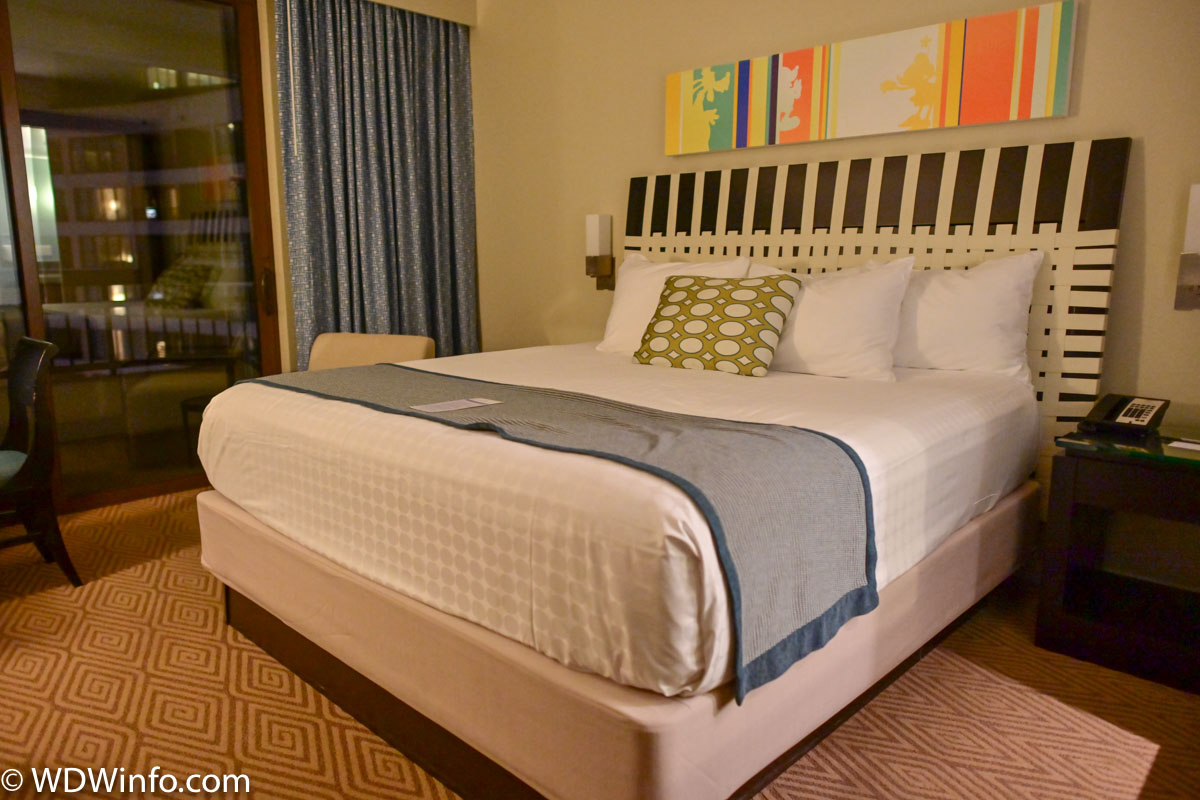 Bay Lake Tower | Queen Size Bedroom 