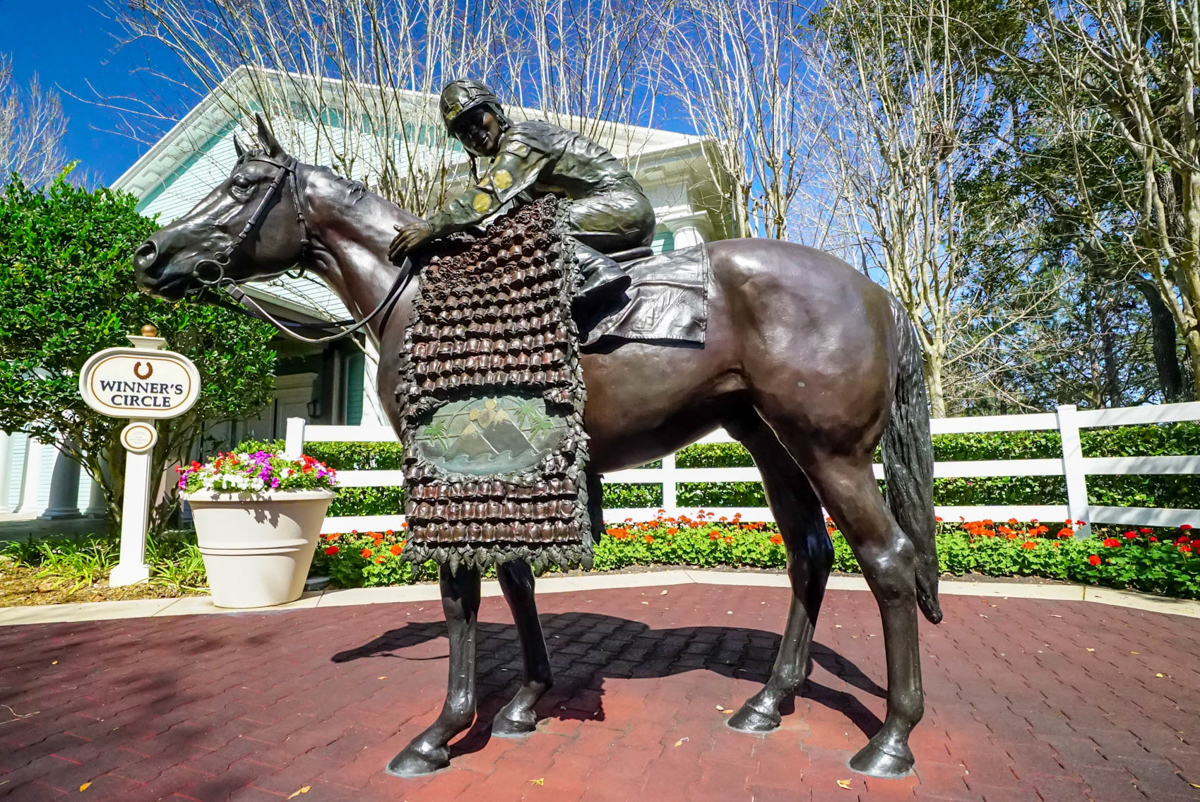 Saratoga Spring Resort | Horse Statue at the Entrance