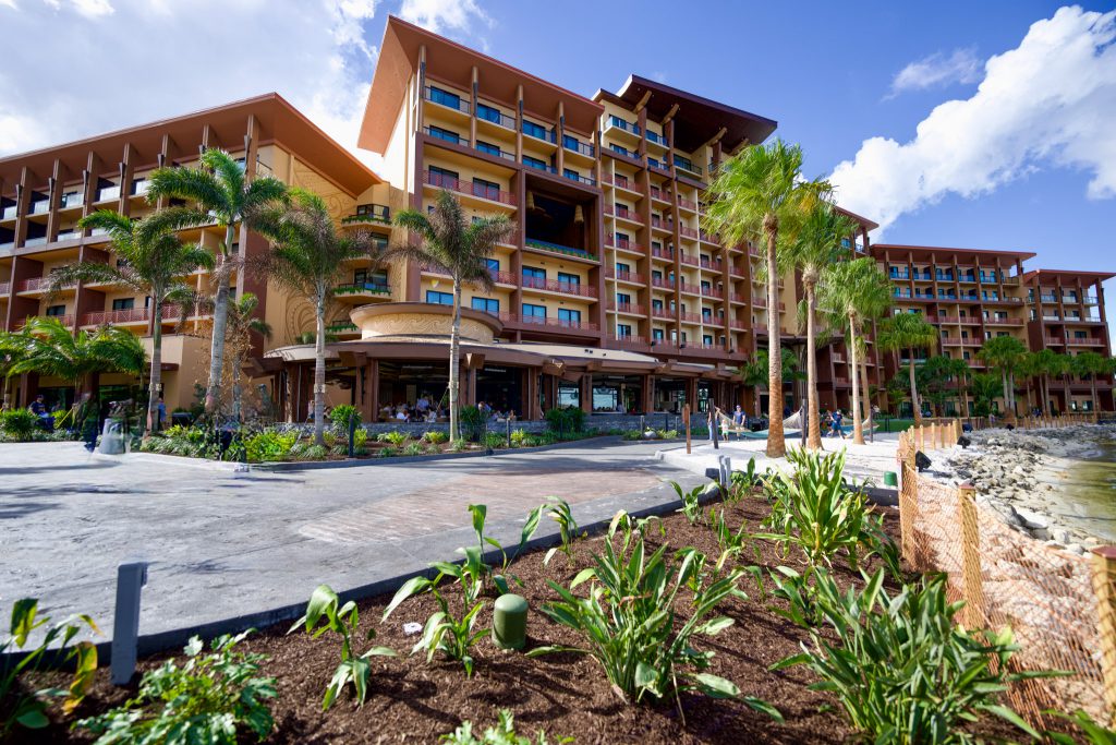 Disney's-Island-Tower-at-the-Polynesian-Resort