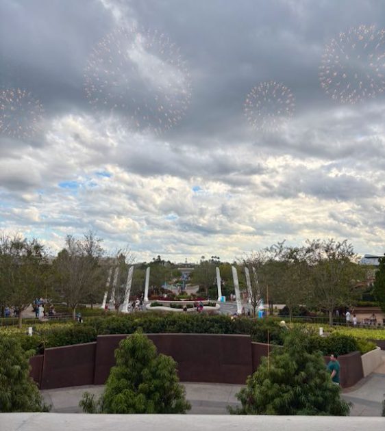 EPCOT -GEO-82 Lounge and View